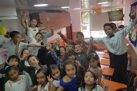 niños en colegio